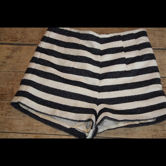 BCBGeneration blue and white striped shorts - Picture 5 of 8